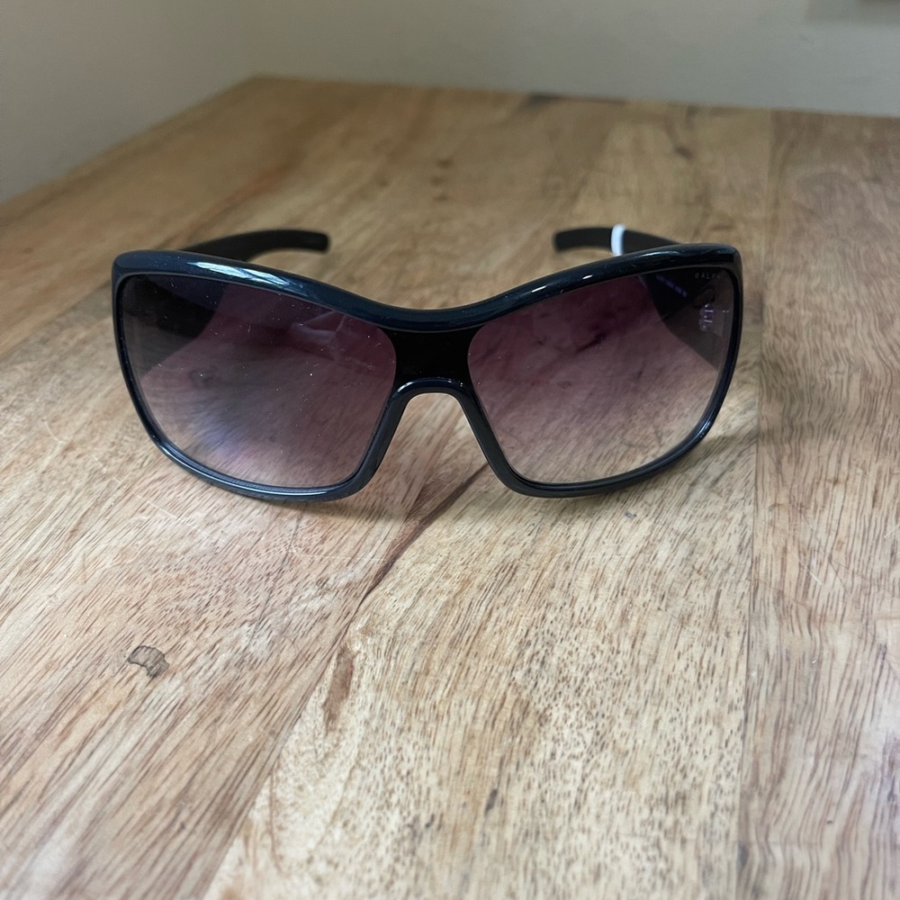 Ralph Lauren sunglasses, New without the original box, model RA7582S
